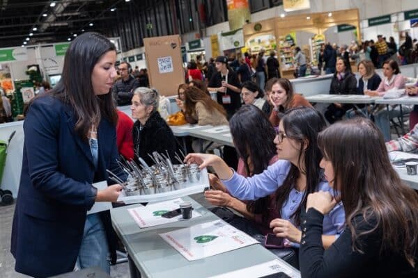 Charla y degustación de ALIMENTACIÓN consciente y saludable: Mejorar el cuerpo y la mente.