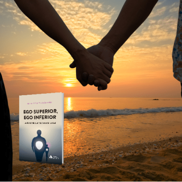 iStock-906867048 amor y amistad con libro ego